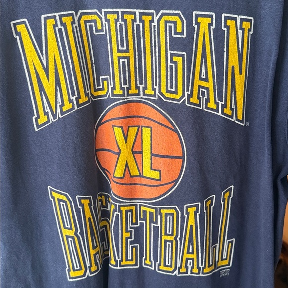 Blue University of Michigan Basketball T-Shirt L - Picture 3 of 4